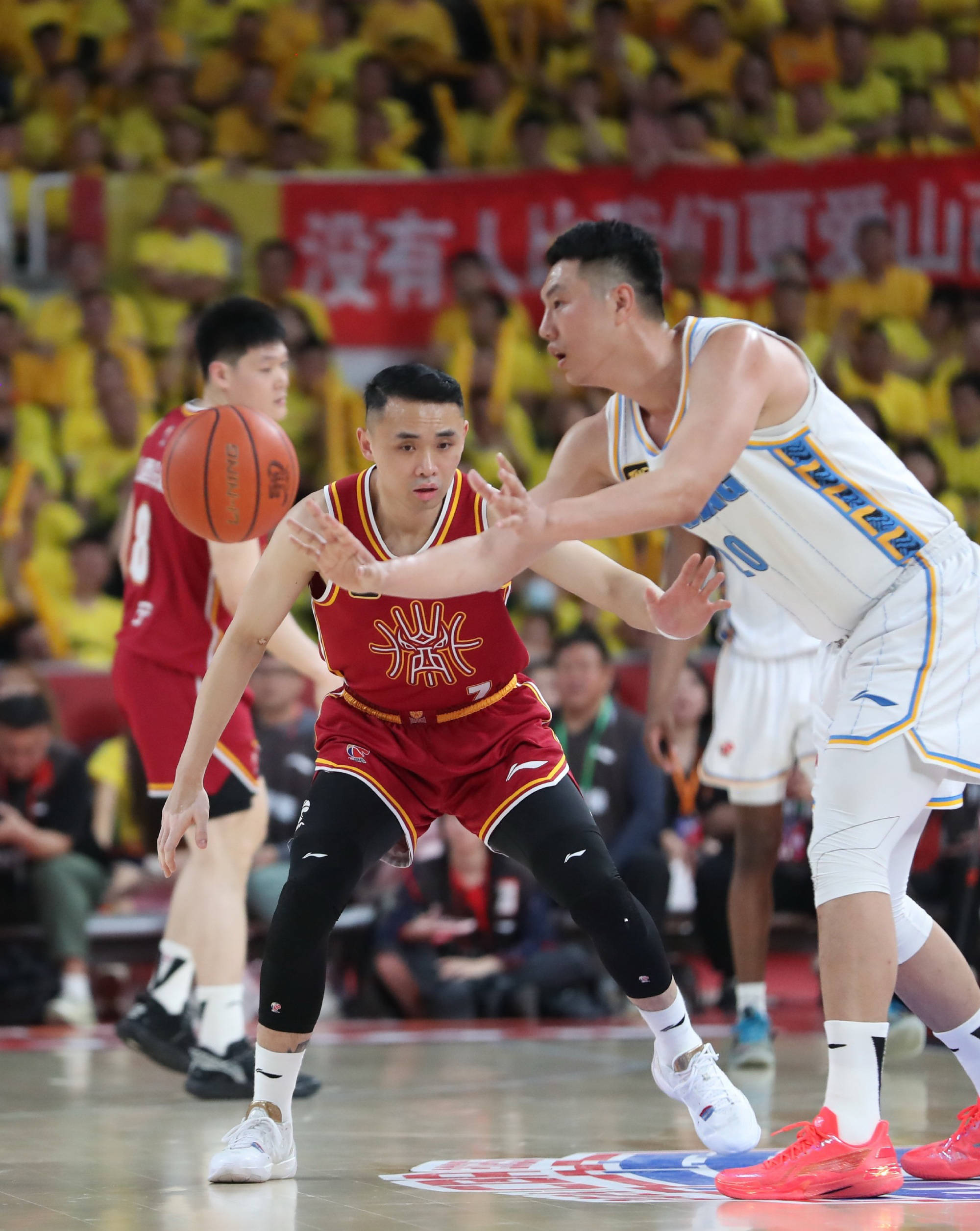 关于球队老将球员状态下滑，阵容调整受阻的信息