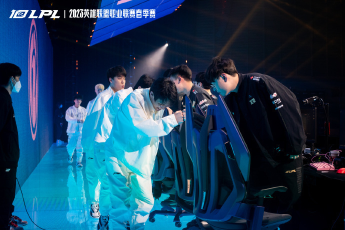 LGD翻盘EDG,Scout成为全场焦点半决赛3:0(首尔) LGD翻盘EDG,Scout成为全场焦点半决赛3:0(首尔)